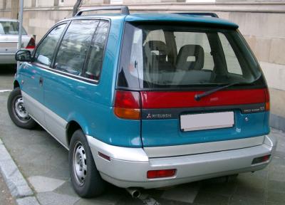 Attelage MITSUBISHI Space Runner depuis 1999 (Réf G1186)